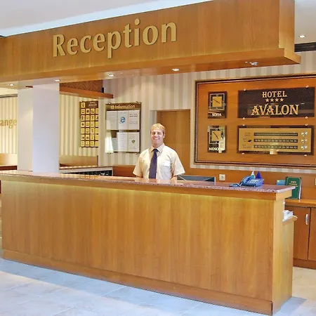 فندق Avalon 3*